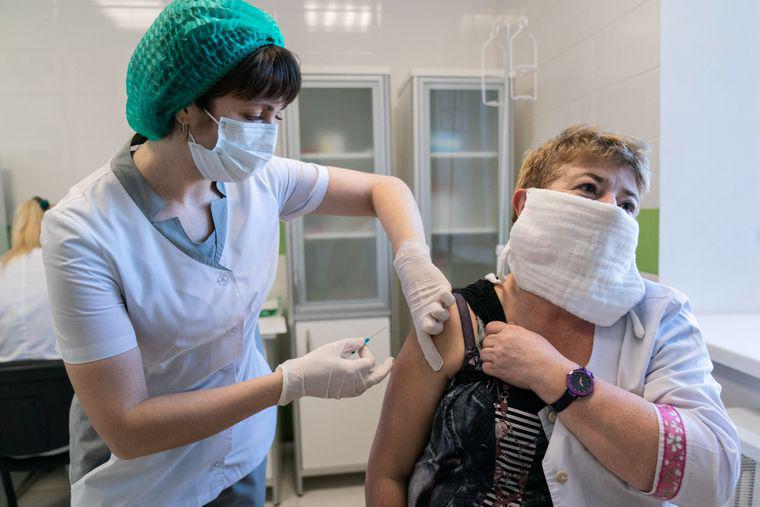 Вакцинація на дому: в яких громадах Полтавщини продовжать пілотний проєкт