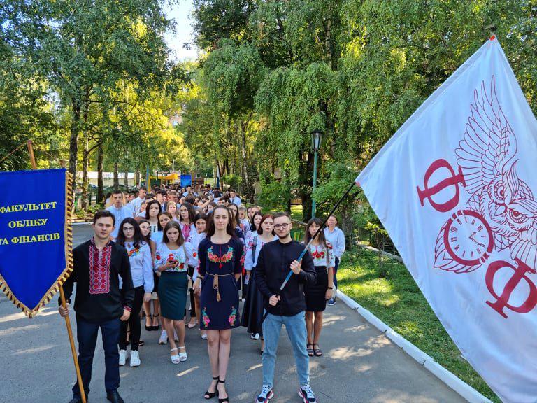 Де в Полтаві вчать фахівців з обліку, фінансистів, перекладачів та політологів у дружній атмосфері та затребуваних на ринку праці. ФОТО