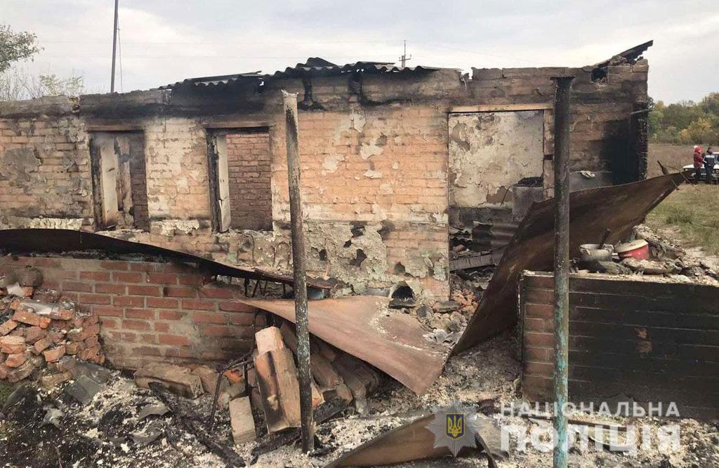 На Полтавщині  пожежа знищила будинок: на згарищі знайшли тіло жінки