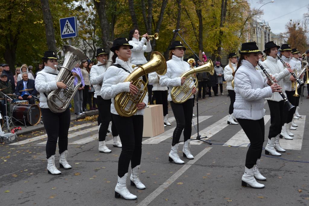У Полтаві пройшов парад духових оркестрів. ФОТО, ВІДЕО