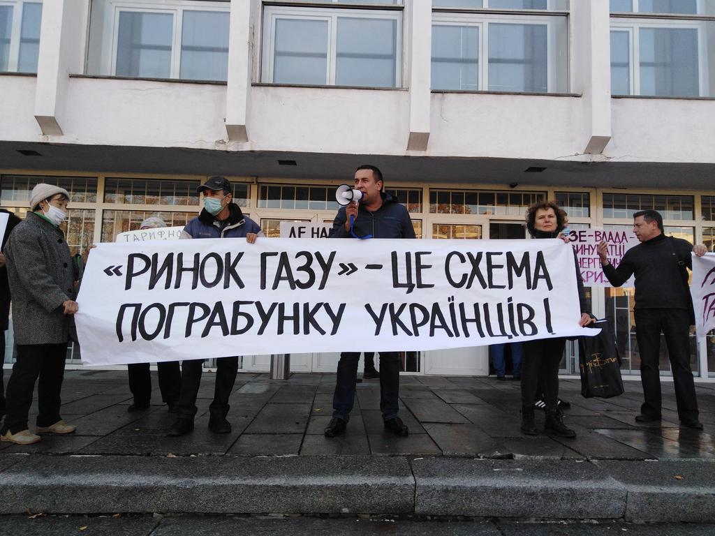 Кілька десятків полтавців прийшли на мітинг проти підвищення тарифів