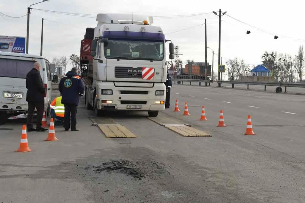 На автошляхах Полтавщини запрацював габаритно-ваговий контроль