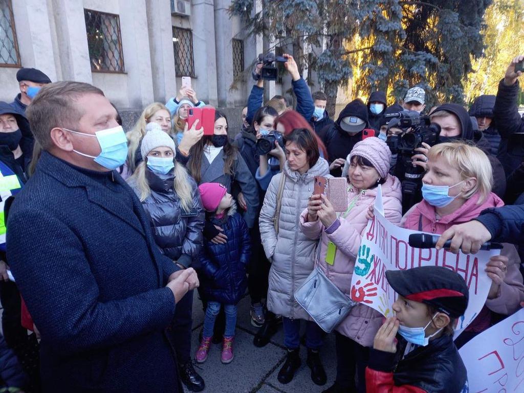 На Полтавщині мітингували проти дистанційного навчання