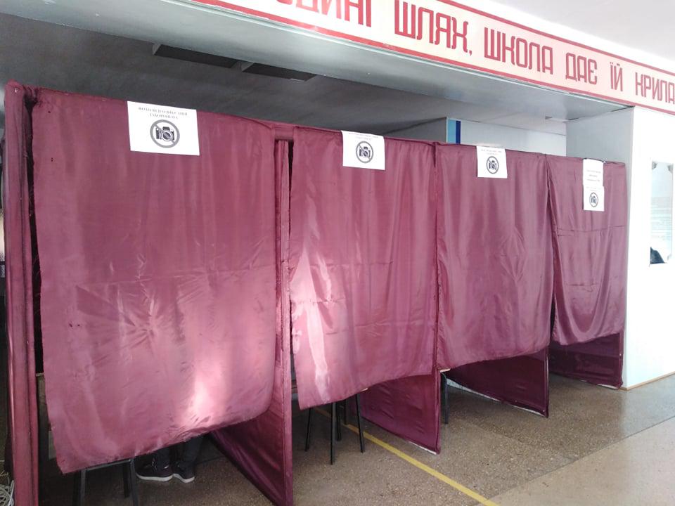 Місцеві вибори в Карлівці: явка трохи більше 20%
