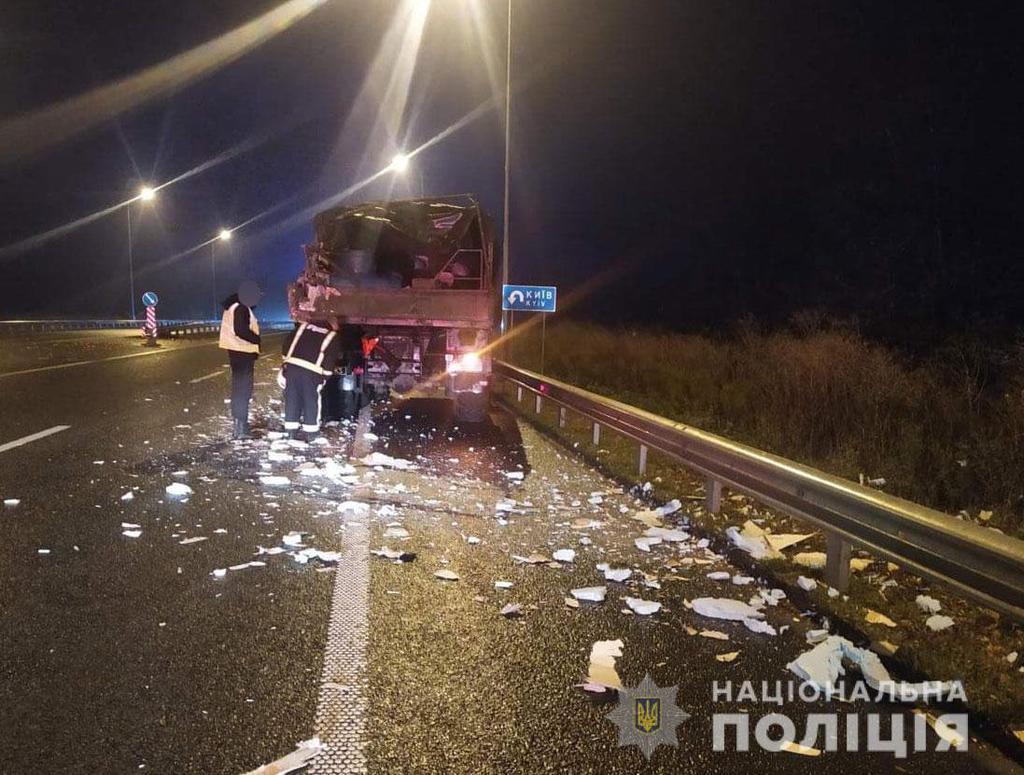 На Полтавщині вантажівка протаранила легковик