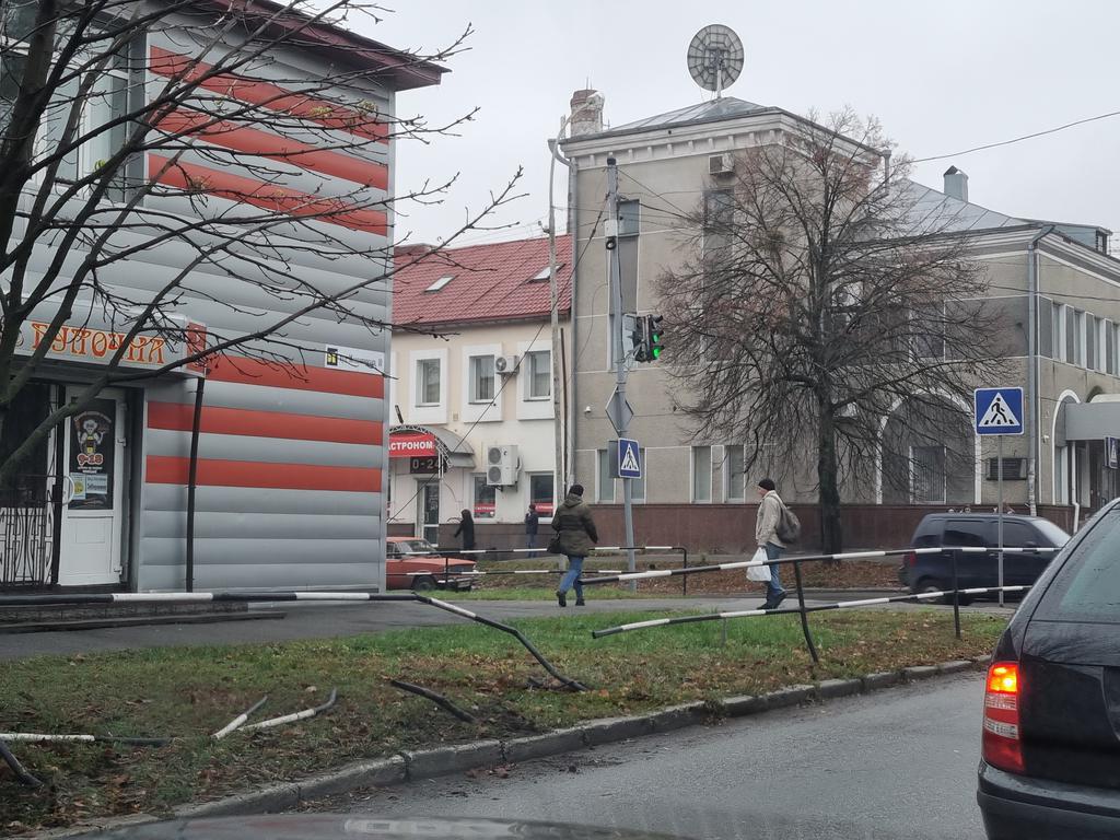 У Полтаві вночі пошкодили огорожу в середмісті. ФОТО