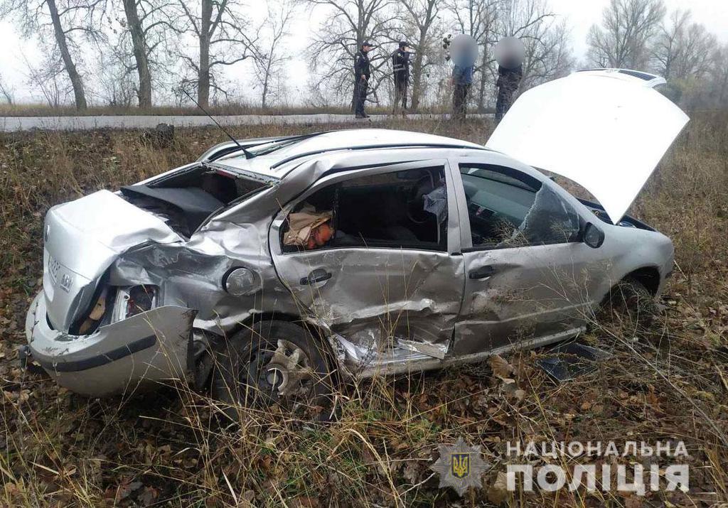 Легковик зіткнувся з мікроавтобусом, водійка у лікарні: ДТП на Полтавщині