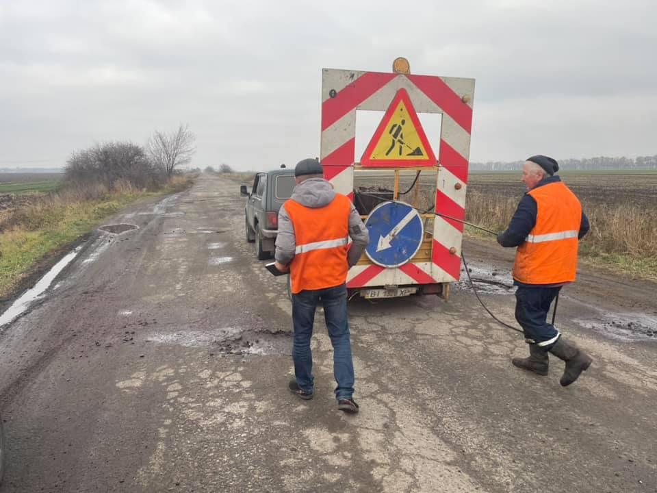 Біля Полтави почали ремонтувати дорогу, якою відмовлявся їздити перевізник 