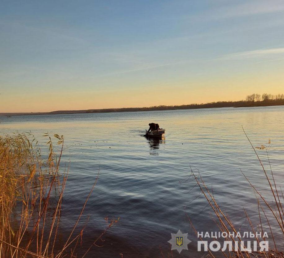 На Полтавщині в Дніпрі виявили перевернутий човен та тіло жінки: поліція встановлює особу загиблої