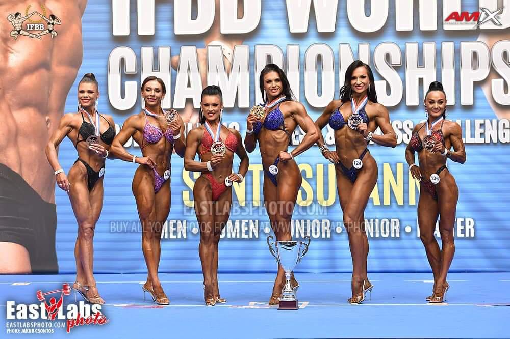 На Полтавщину привезли медалі Чемпіонату світу з бодібілдингу та фітнесу. ФОТО