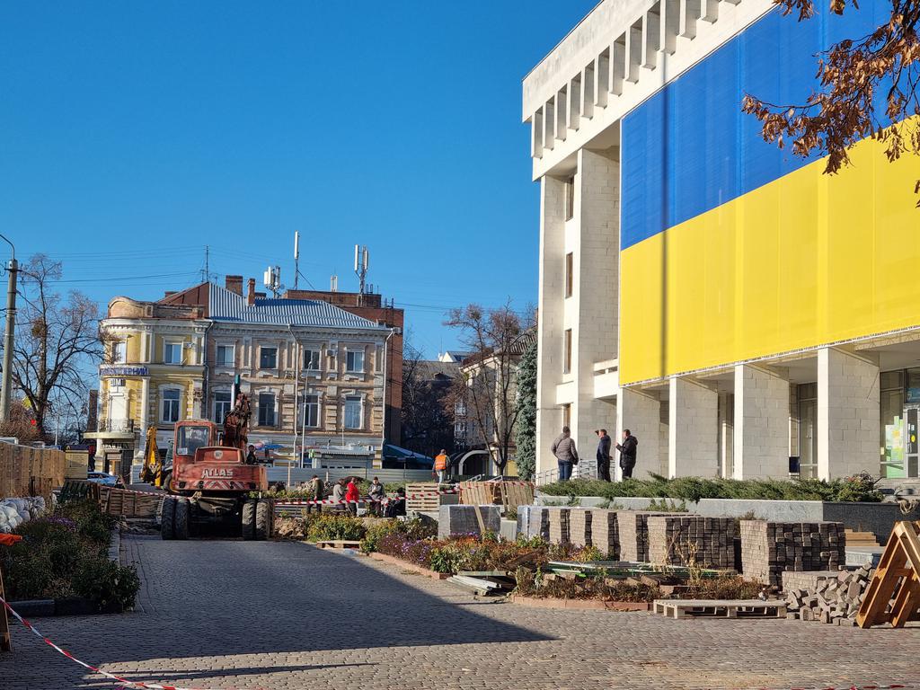 Фонтан, сцена та майданчики для розваг: що буде біля обласної бібліотеки в Полтаві після ремонту. ФОТО