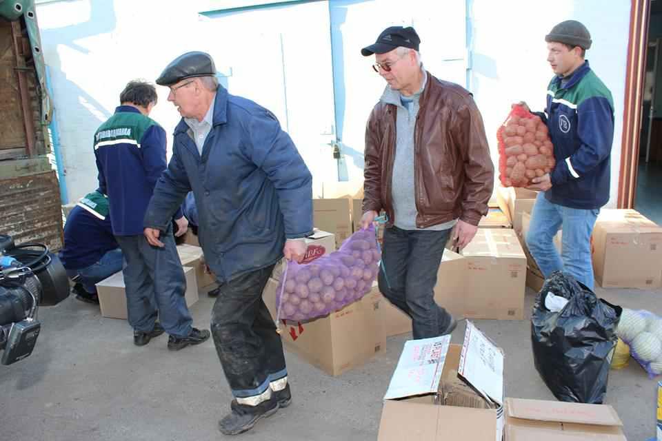 «Полтававодоканал» відправив у Авдіївку харчі та шість тонн води
