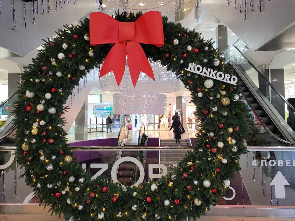 Свято наближається: як прикрасили полтавські торгові центри до Нового року. ФОТО
