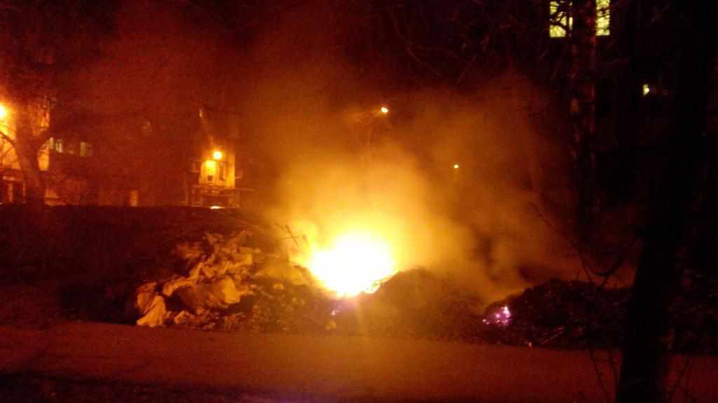 Невивезене сміття у Полтаві стало причиною пожежі. Фото