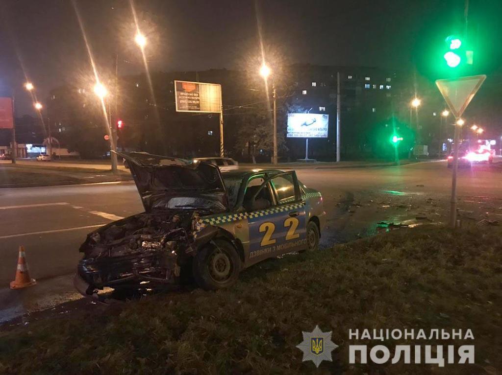 У Полтаві на перехресті зіткнулися два легковики: троє постраждалих. ФОТО