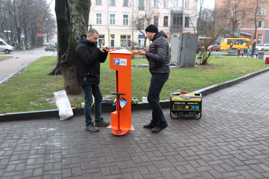 У Полтаві з’явились 12 велопарковок, 3 СТО та 4 стійки та двоколісних: адреси. ФОТО