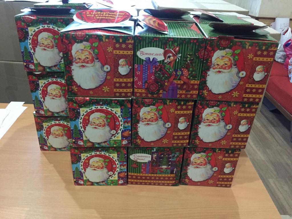 Подарунки дітям до Нового року: чи буде на них прізвище Мамая. ФОТОФАКТ