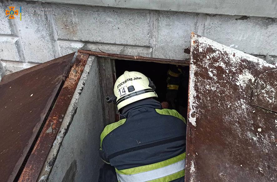 На Полтавщині рятували з підвалу чоловіка, який потребував медичної допомоги