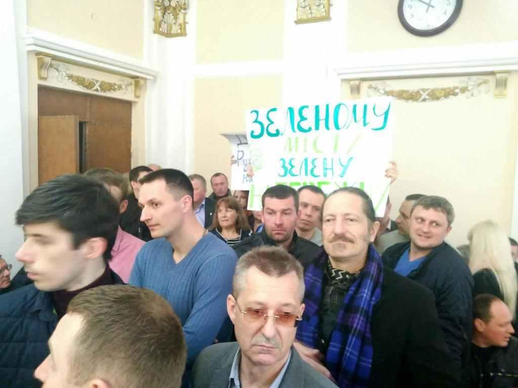 На сесії Полтавської міськради ділили землю Прирічного парку
