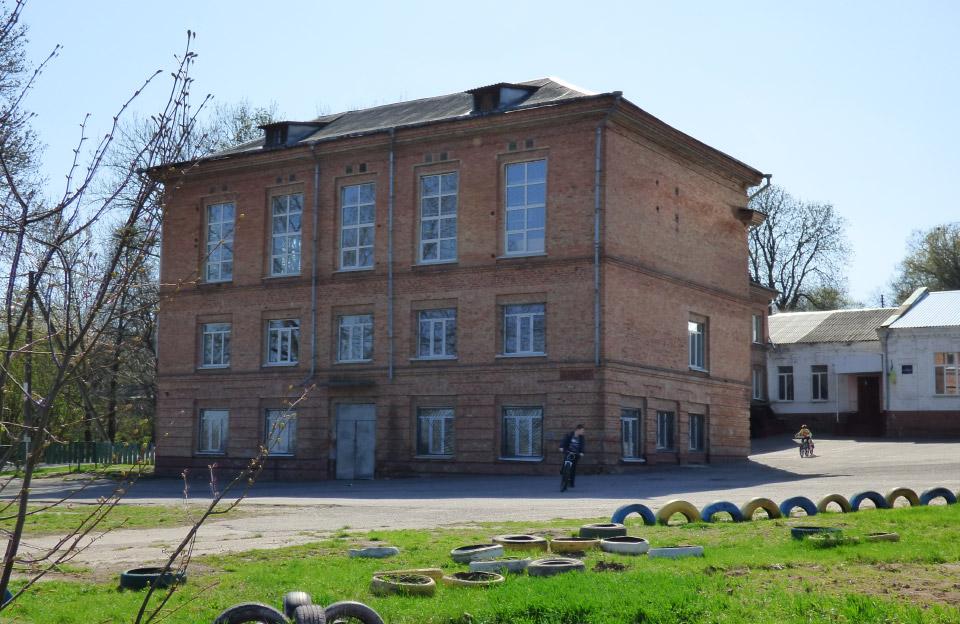 У полтавській школі через сварку між дітьми батько учениці ледь не побив вчителя