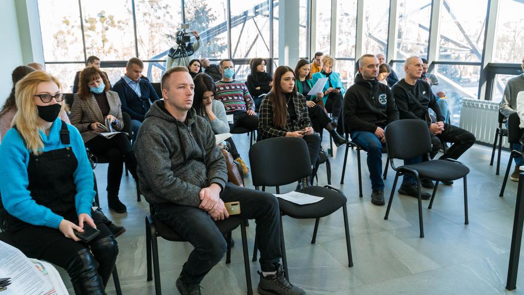 «Після перегляду сесії чи комісії, напевне, хочеться взяти валізу й виїхати з цього міста»: депутати – про роботу Полтавської міської ради