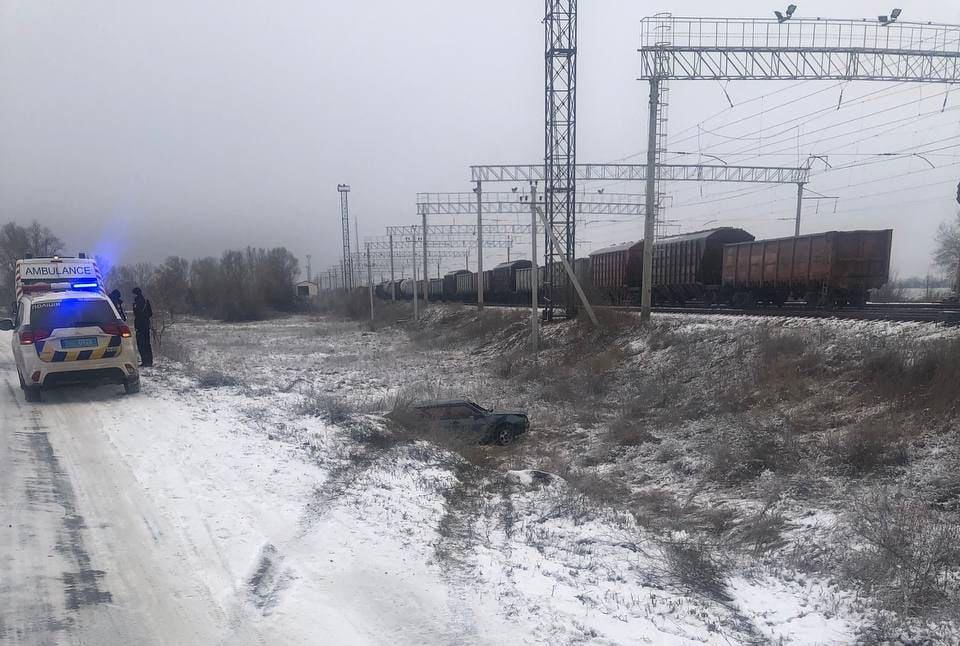 ДТП на Полтавщині: легковик злетів з дороги