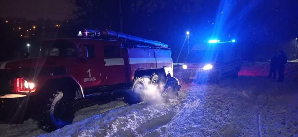 На Полтавщині швидкі застрягали у заметах, їдучи до пацієнтів. ФОТО. ОНОВЛЕНО