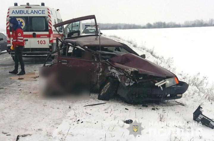 Біля Диканьки зіткнулися два легковики: серед постраждалих дитина