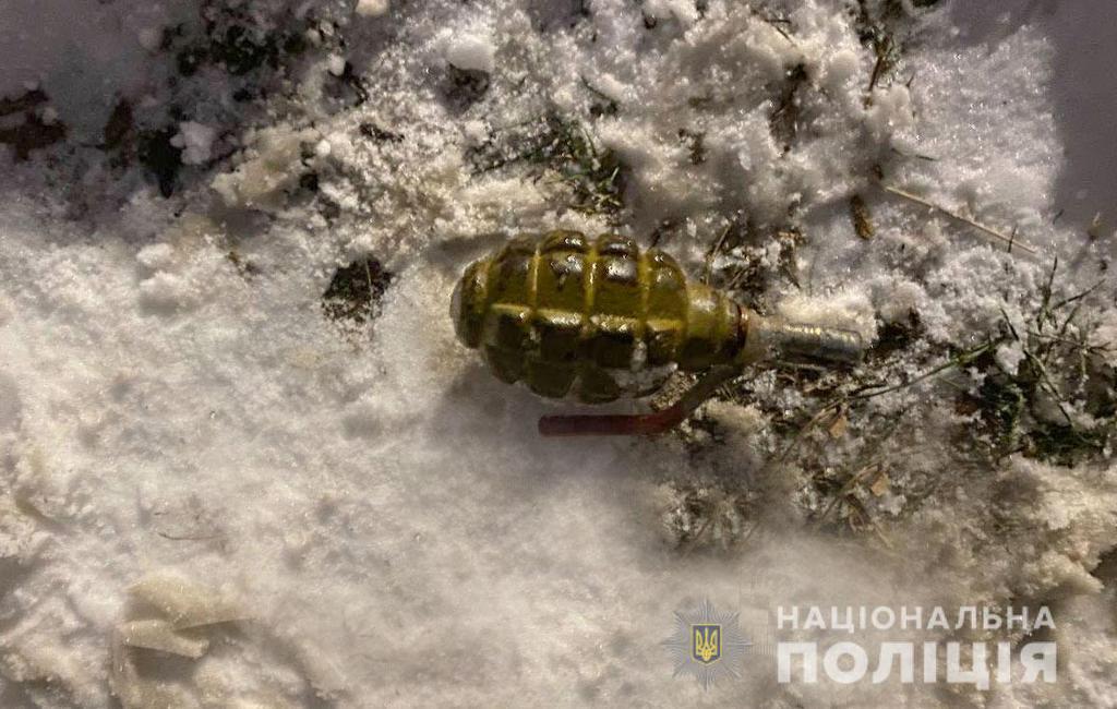 На Полтавщині біля торговельного центру знайшли гранату