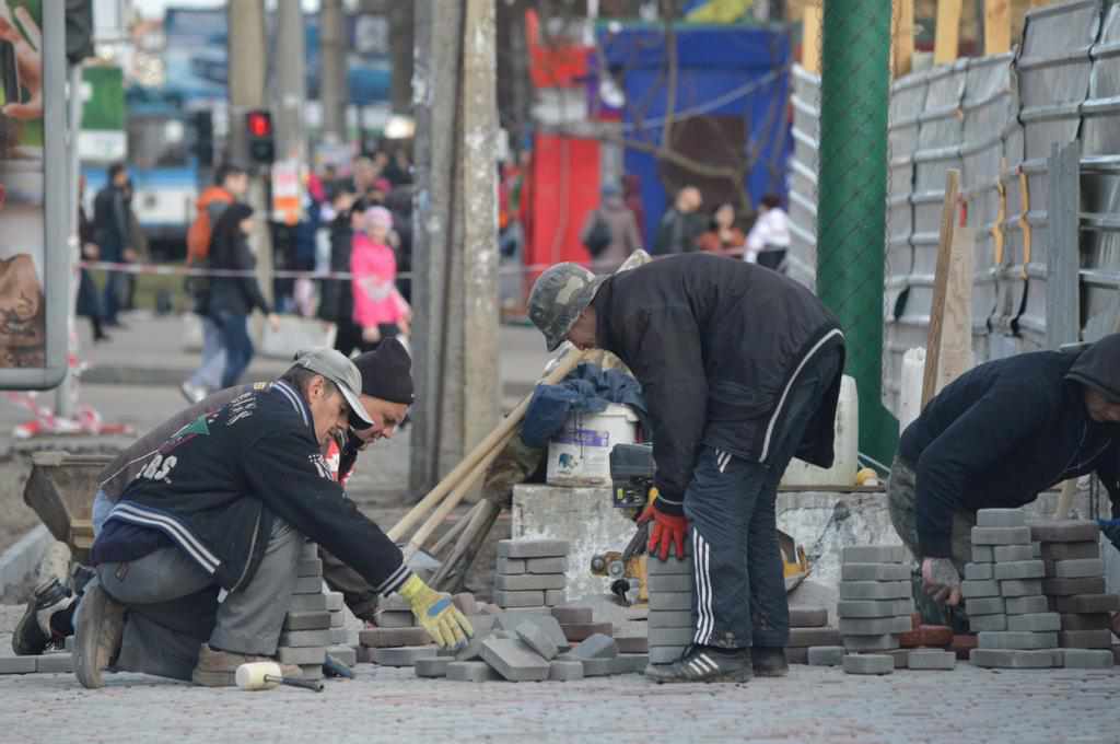На «Алмазному» у Полтаві за парканом, який демонтували активісти, кипить незаконне будівництво