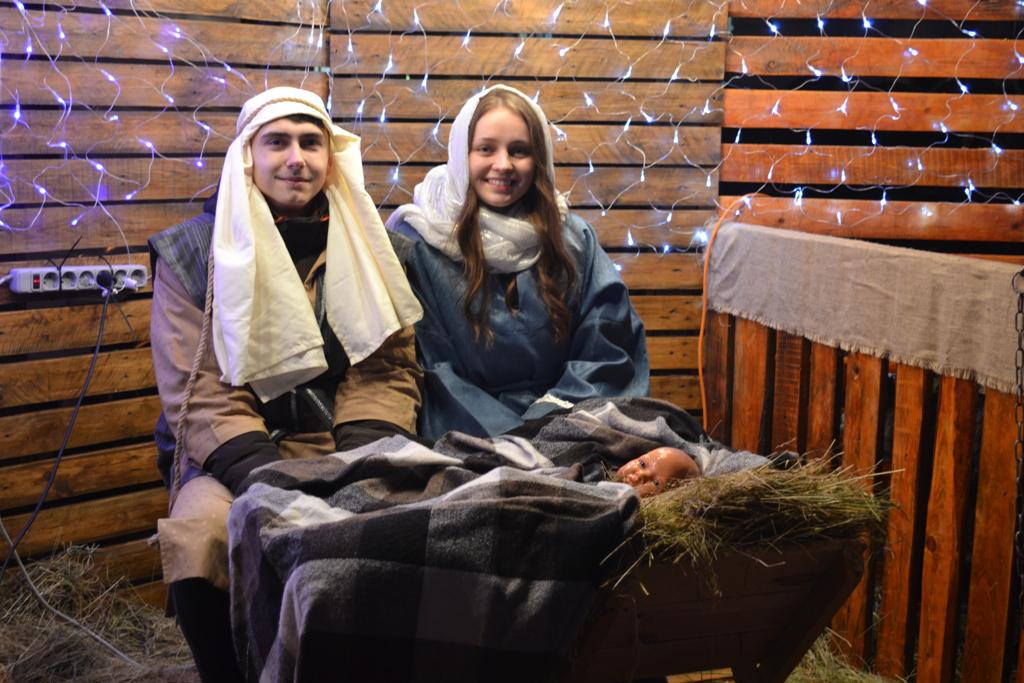 Зі співами, забавами та справжніми вівцями: у Полтаві пройшов різдвяний ярмарок. ФОТО, ВІДЕО