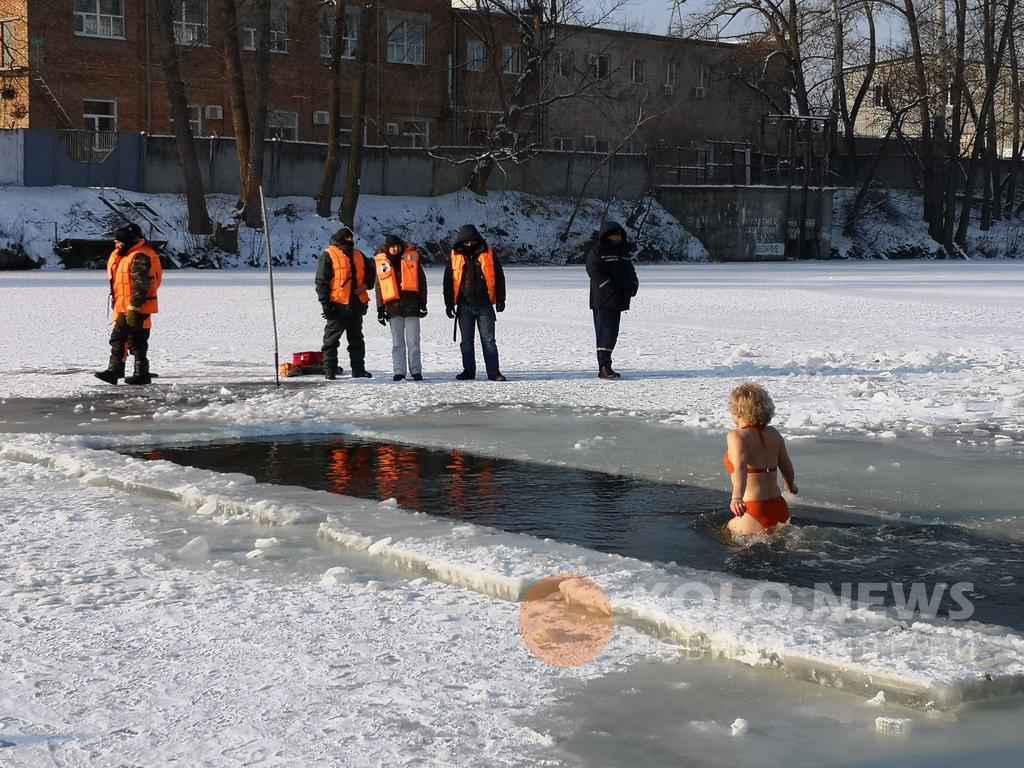 Пірнання у воду на Водохреще: як робити це безпечно