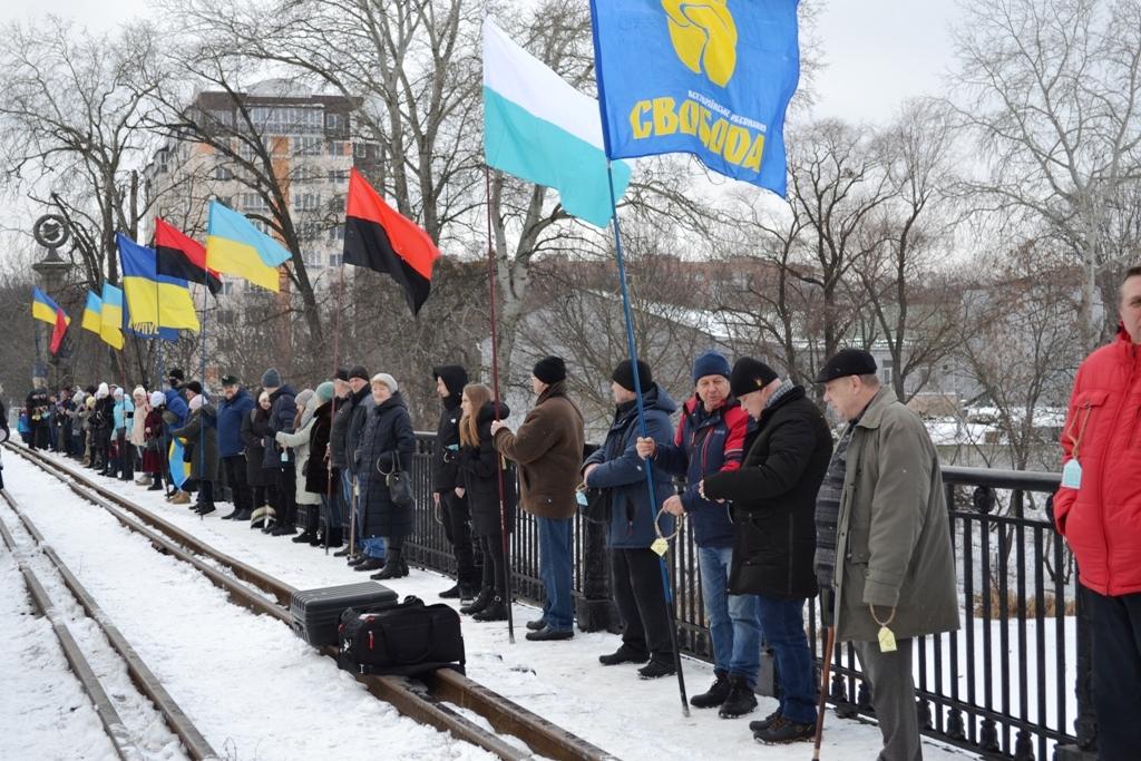 У Полтаві створили «живий ланцюг» до Дня Соборності України. ФОТО