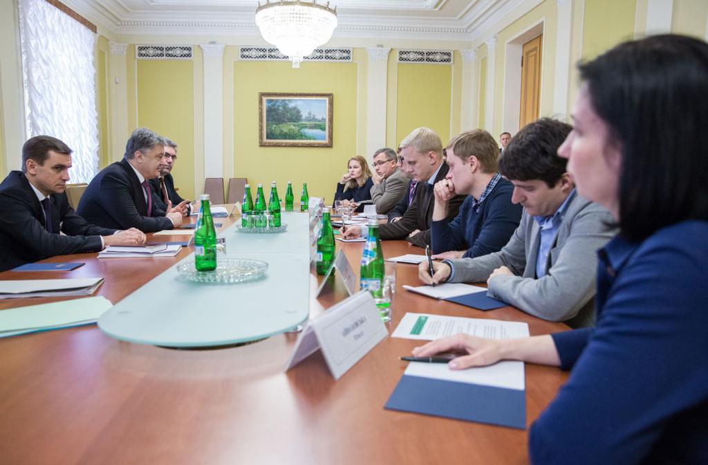 Президент обговорив з громадськими активістами зміни до закону про е-декларування