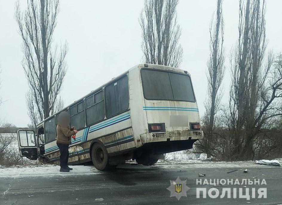 На Полтавщині зіткнувся пасажирський автобус і легковик: загинула жінка