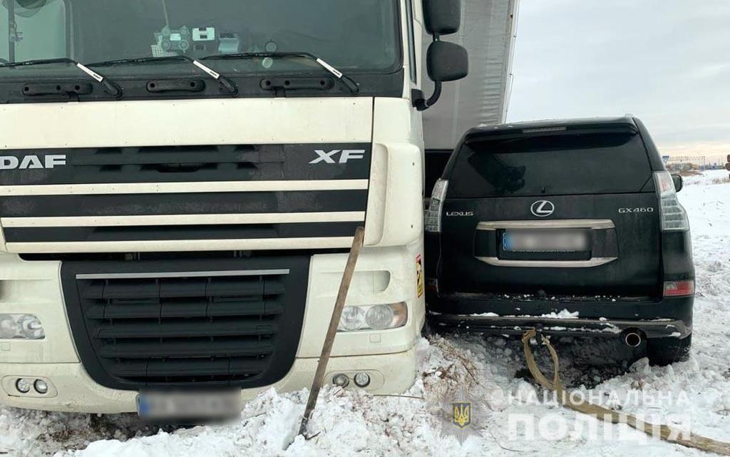 На Полтавщині вантажівка зіткнулася з Лексусом: травмована пасажирка