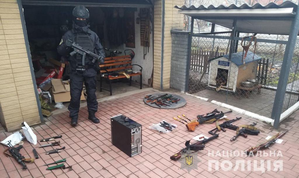 Житель Полтавщини незаконно продавав зброю через інтернет