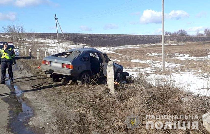 На Полтавщині авто зіткнулося з відбійником, загинула людина