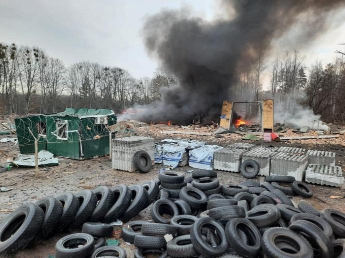 Наслідки ворожих обстрілів на території країни. Поліція видаватиме зброю ветеранам МВС