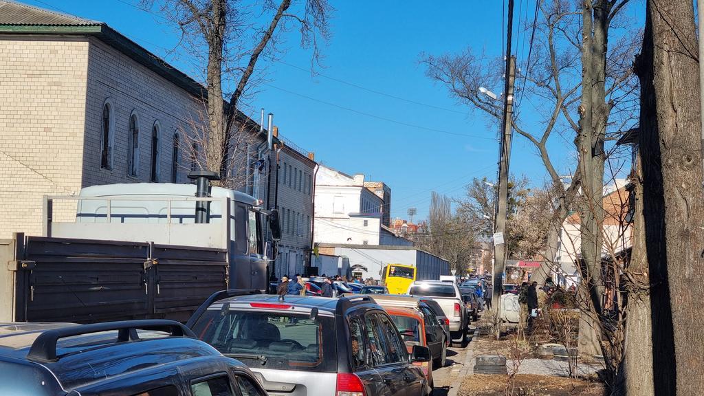 Полтавці йдуть до військкоматів, аби обороняти Україну