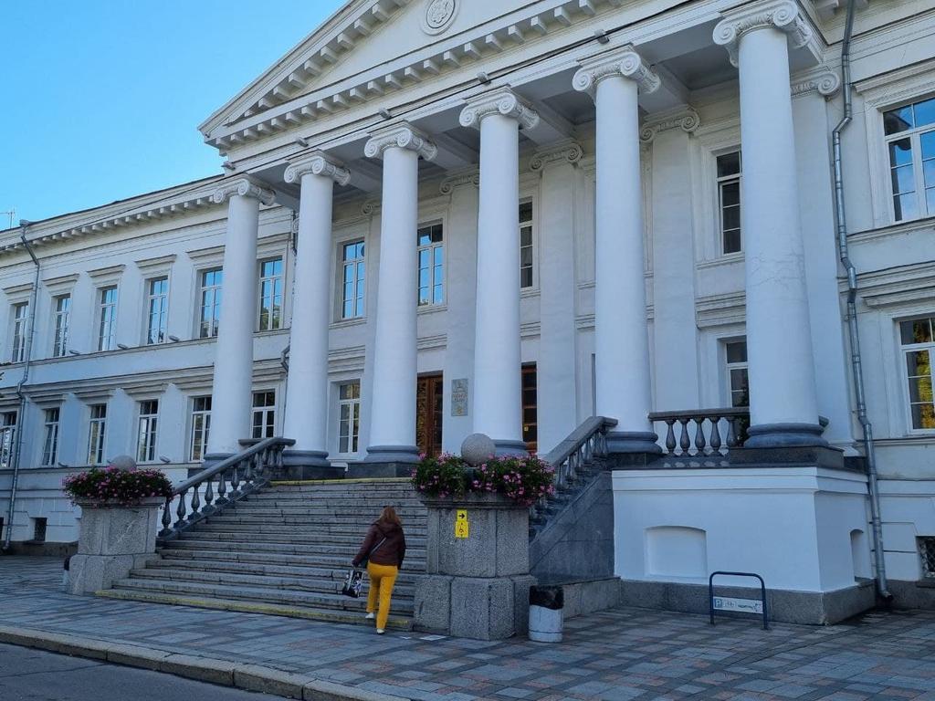 Батькам дітей з інвалідністю полтавська влада допоможе дістатись до укриття