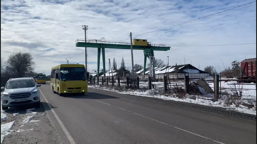 Гуманітарний коридор з Сум: з Полтави виїхали автобуси з продуктами та чекають переселенців