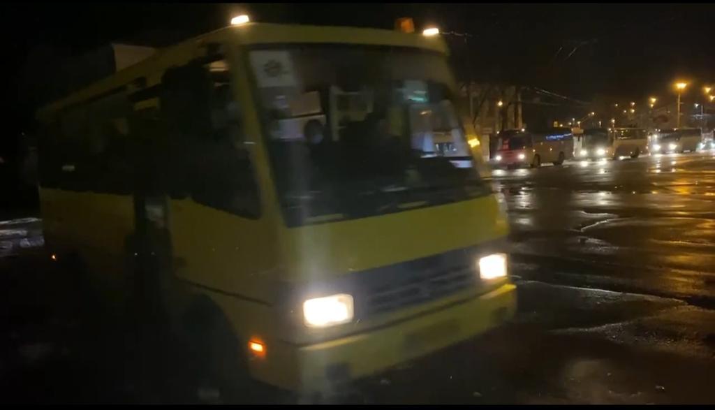 Понад 2000 людей привезли з Сум до Полтави: перша евакуаційна колона прибула. ФОТО