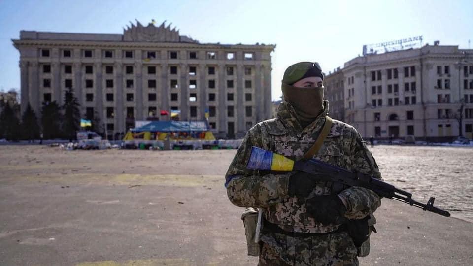 Місяць з початку війни: українці героїчно протистоять окупантам