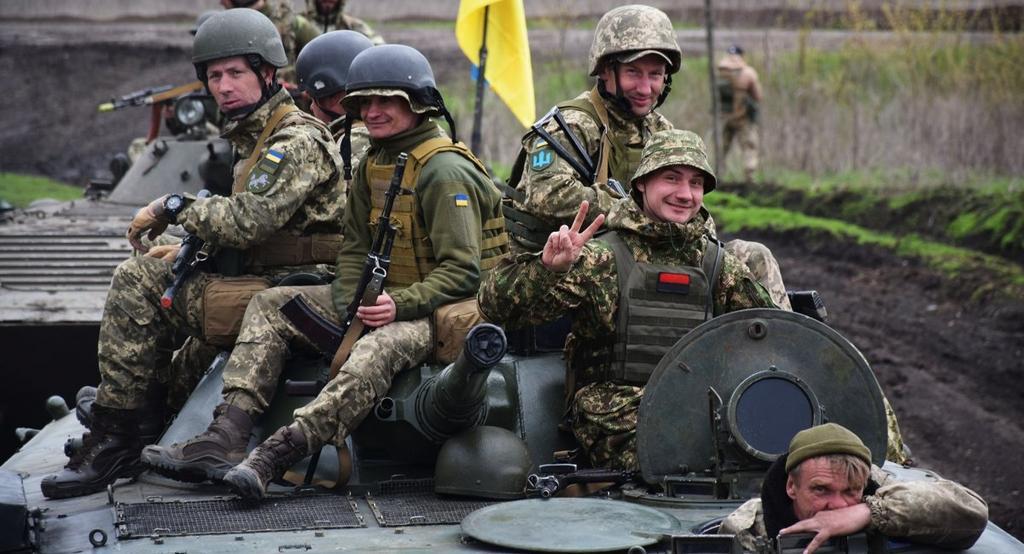 В Україні ввели кримінальну відповідальність за фото- та відеозйомку переміщень військових, зброї й техніки