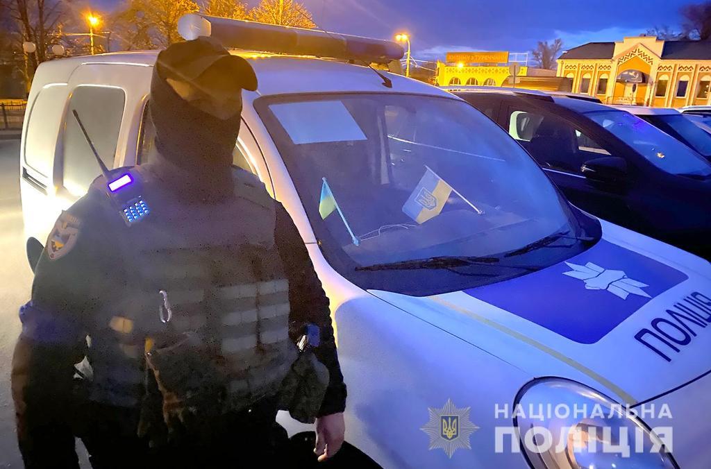 На Полтавщині перевірили понад 1 200 транспортних засобів та більше ніж 2 200 підозрілих осіб