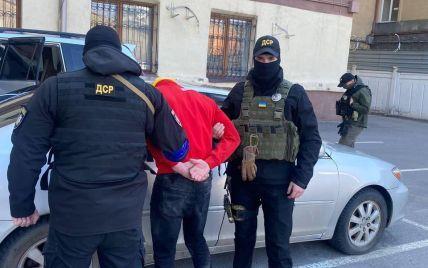 У Полтаві затримали зловмисника, який із спільниками розстріляли авто та спалили його