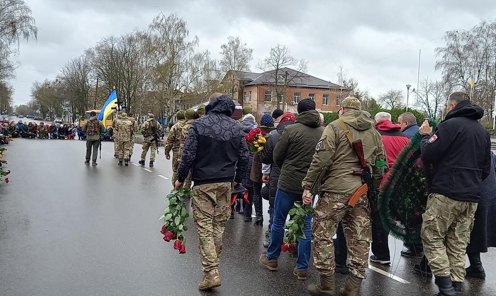 На Полтавщині провели в останній путь бійця «Правого сектору»