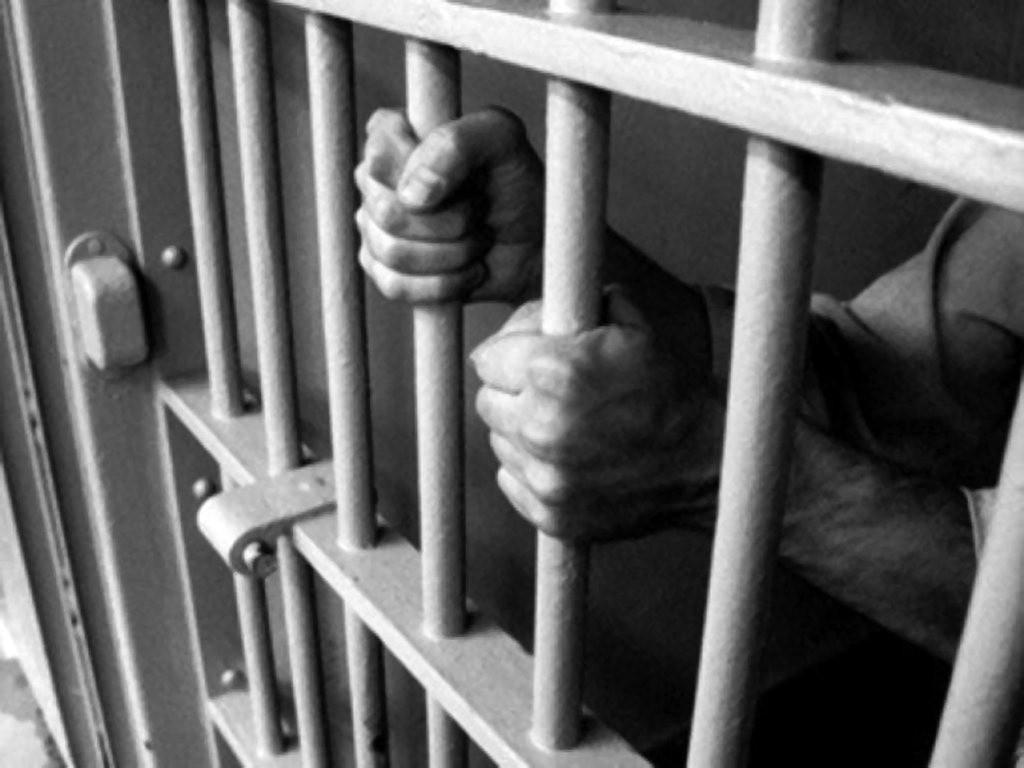Вимагання та незаконне утримання людей на Полтавщині: кримінальна справа проти «смотрящого»