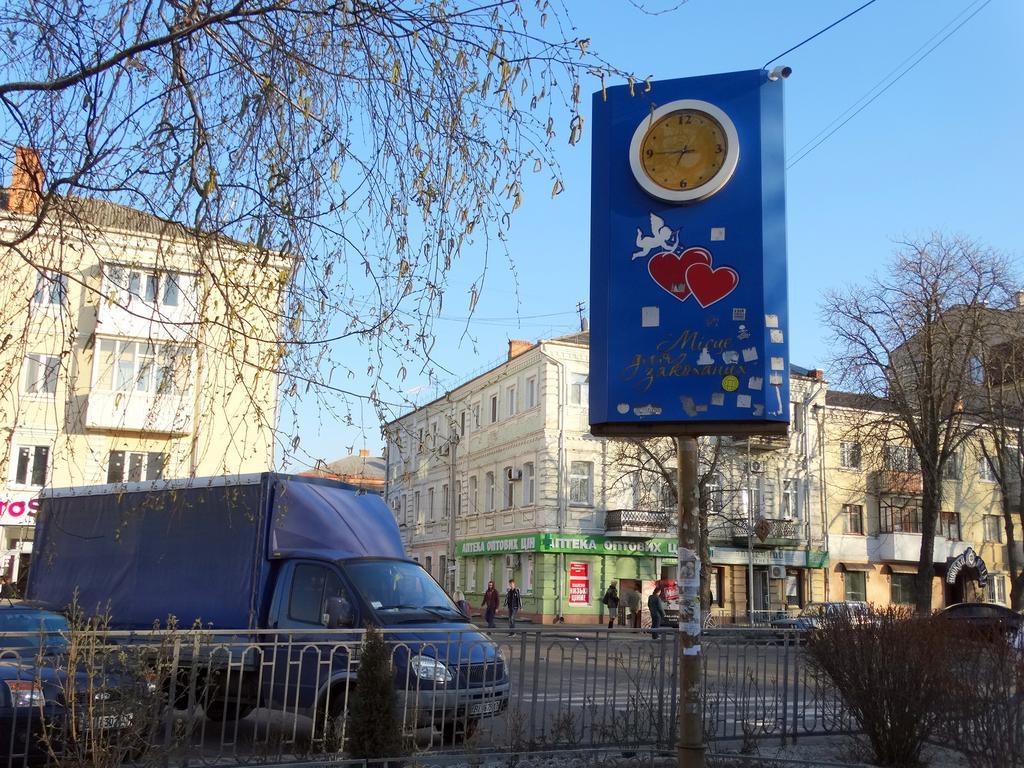 Час для закоханих у Полтаві зупиняється. ФОТОФАКТ